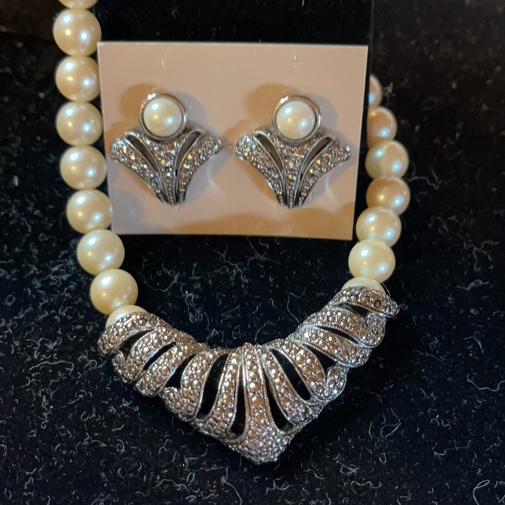 Avon (1990) Vintage Set “Classic Drama” Faux Pearl/Marquisette Necklace&Earrings - Picture 2 of 10